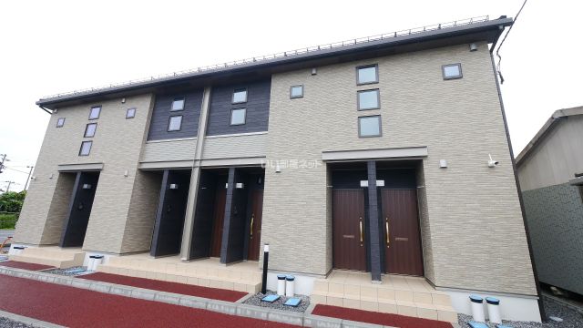 ＪＲ羽越本線 酒田駅 バス乗車時間：12分 最寄りバス停で下車 徒歩3分 築3年