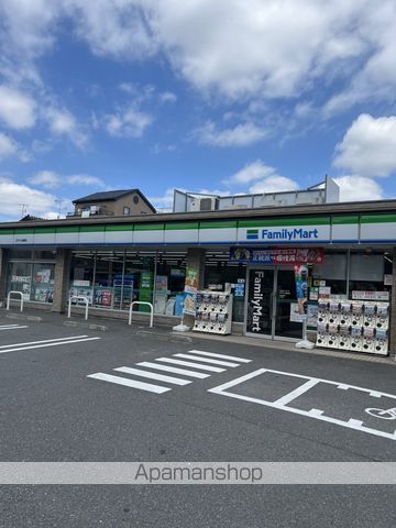 コンビニ　ファミリーマート江戸川上篠崎店（コンビニ）まで332m