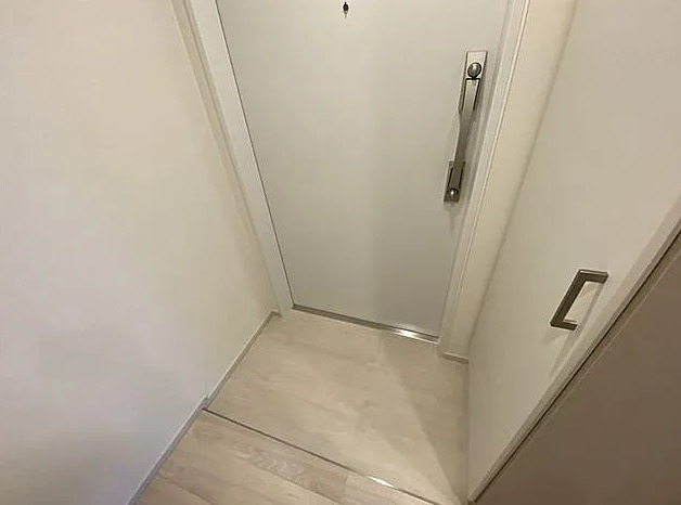 玄関　※別部屋の参考写真です。