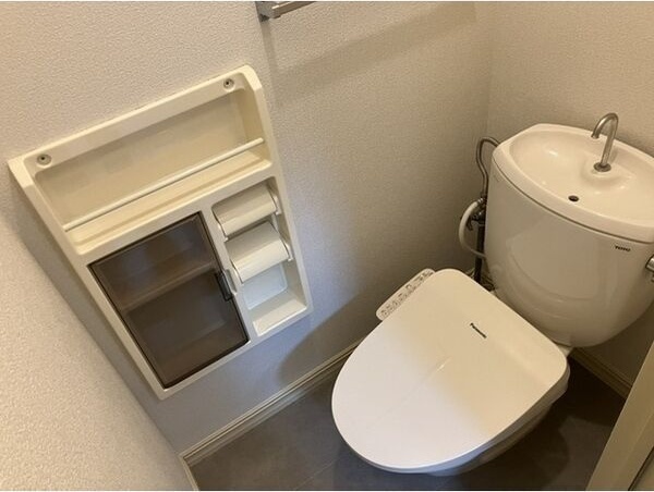 名鉄瀬戸線 大森・金城学院前駅 徒歩16分 2階建 築34年のトイレ写真