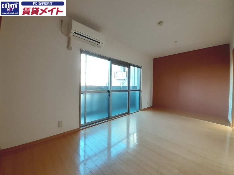 居室・リビング　同物件別部屋参考写真です。