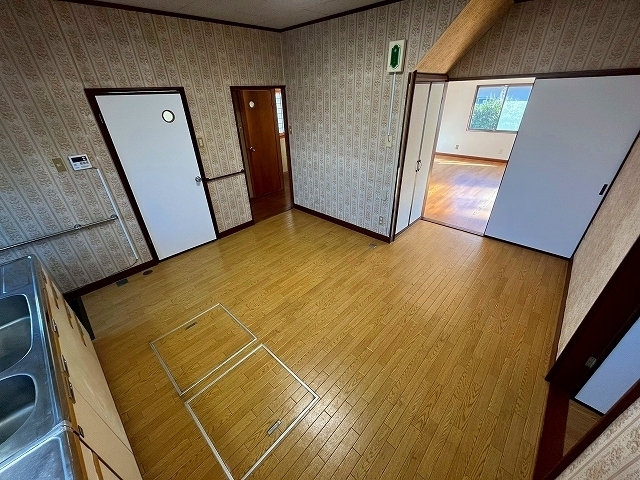 6DK Apartment in Minami-ku, Hiroshima, Hiroshima — photo 3 of 3