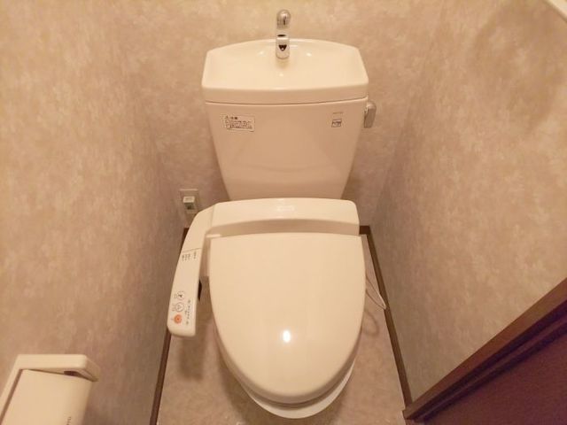 阪急宝塚線 服部天神駅 徒歩8分 3階建 築22年のトイレ写真