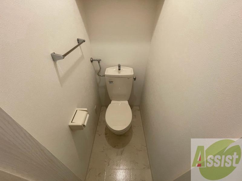 トイレ　こちらはトイレです。清潔感があり、安心して使用できます。