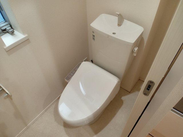小田急線 向ケ丘遊園駅 徒歩4分 3階建 築9年のトイレ写真