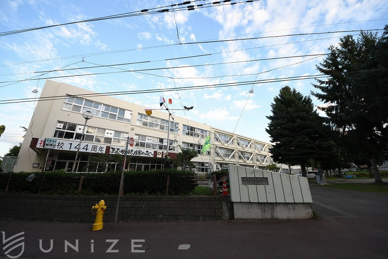 小学校　札幌市立月寒小学校（小学校）まで714m