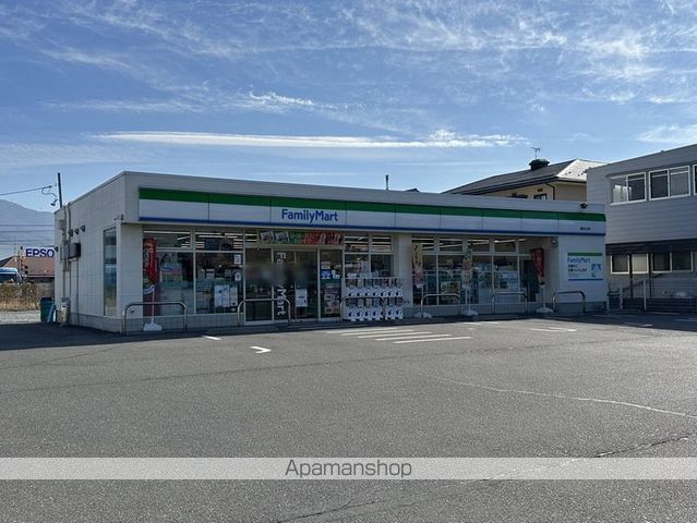 コンビニ　ファミリーマート（コンビニ）まで400m