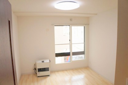 その他部屋・スペース　リビングに隣接した使いやすい洋室で、寝室にも最適です♪