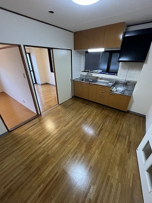東急田園都市線 三軒茶屋駅 徒歩4分 5階建 築40年の居間写真