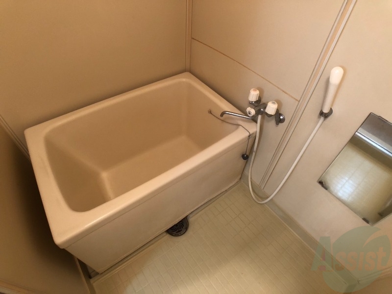 バス・シャワールーム　お風呂になります。一日の疲れを癒してくださいね。