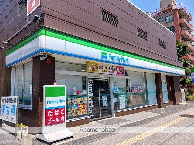 コンビニ　ファミリーマート（コンビニ）まで110m