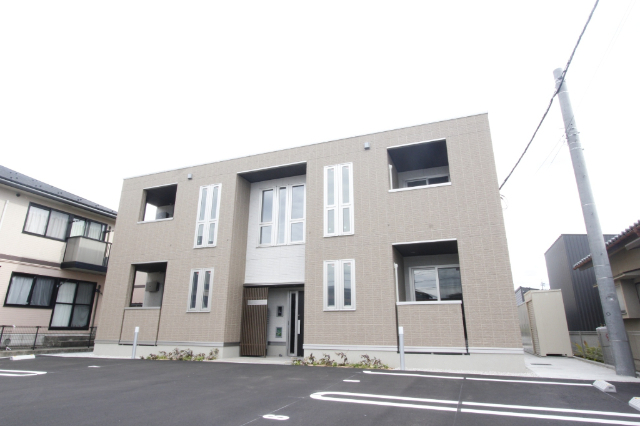 建物外観　前面道路