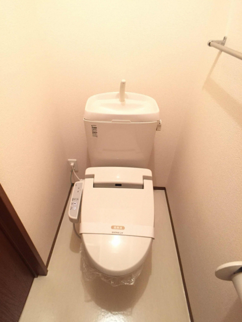 トイレ　温水洗浄暖房便座のトイレ