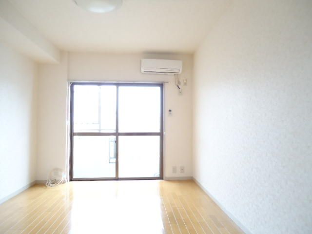 居室・リビング　別号室参考写真