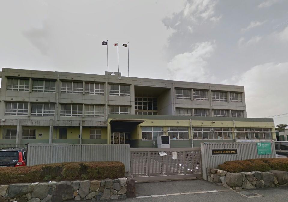 中学校　飛幡中学校（中学校）まで260m