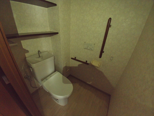 ＪＲ東海道本線 住吉駅 徒歩4分 27階建 築28年のトイレ写真