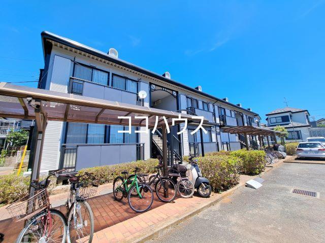 建物外観　目の前駐車場で日当たり良好です