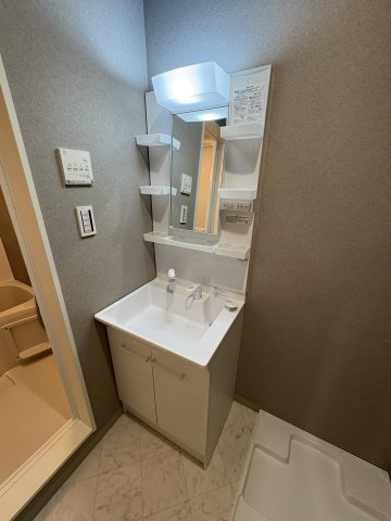 洗面設備　使いやすい洗面所です