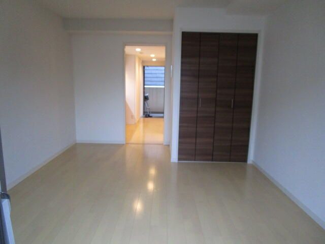 SHIMOUMA6APARTMENTの居間写真