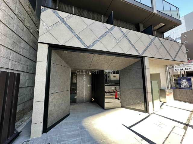 エントランス　日常生活に便利な施設が揃う、駅近デザイナーズマンション