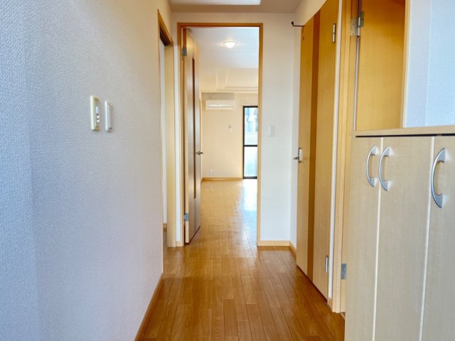 ＪＲ東海道本線 島田駅 バス乗車時間：39分 最寄りバス停で下車 徒歩5分 2階建 築19年の玄関写真
