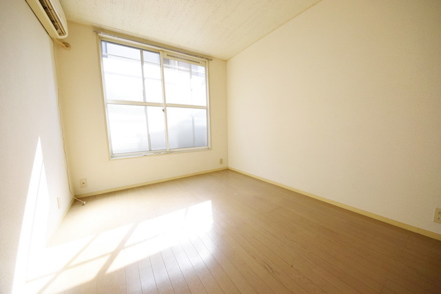 居室・リビング　☆日当たりの良いお部屋です☆