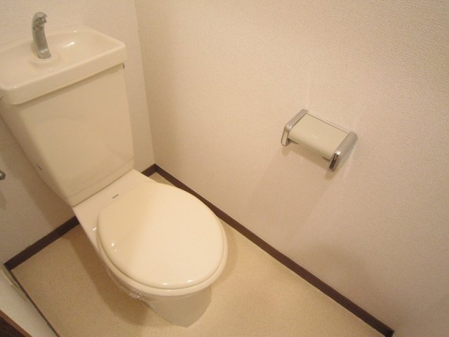 トイレ　清潔感のあるトイレです