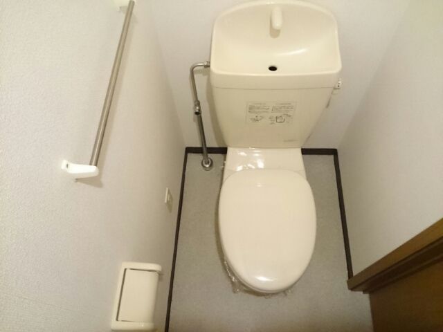 近鉄南大阪線 矢田駅 徒歩9分 3階建 築25年のトイレ写真