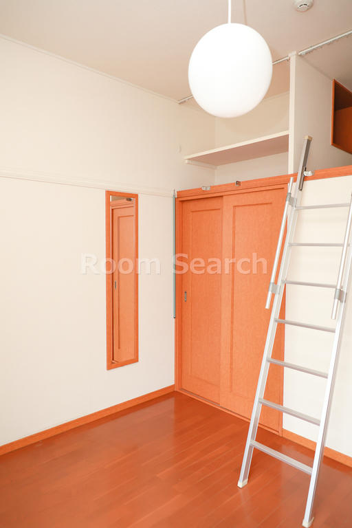 居室・リビング　テレビ、カーテン、エアコン、照明付き