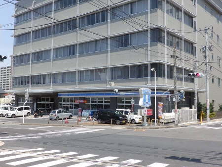 コンビニ　ローソン松江母衣町店（コンビニ）まで411m