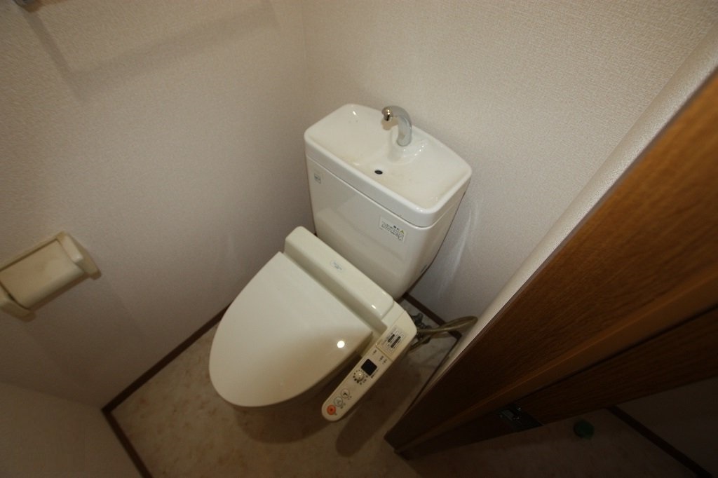 ＪＲ福塩線 横尾駅 徒歩5分 2階建 築26年のトイレ写真