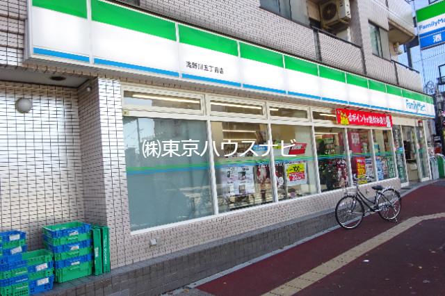 コンビニ　ファミリーマート滝野川五丁目店（コンビニ）まで246m