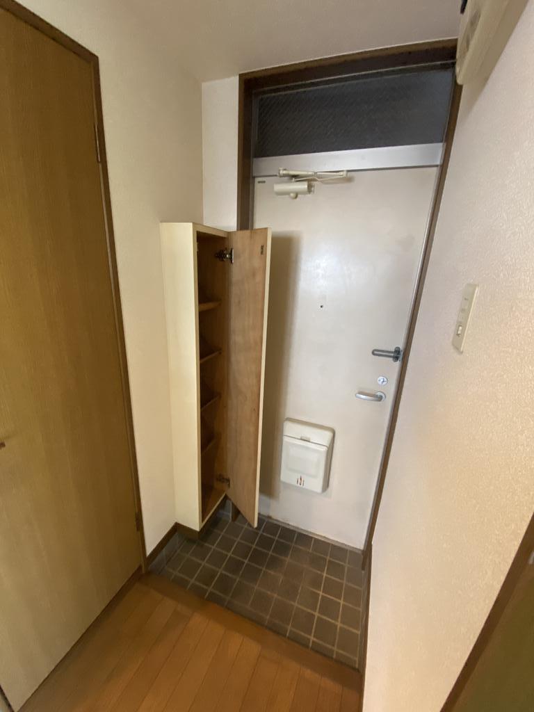 北九州モノレール 片野駅 徒歩4分 2階建 築29年の玄関写真