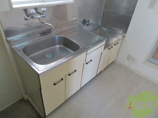 キッチン　キッチンはこちら調理スペースもあり使い易そうですよー