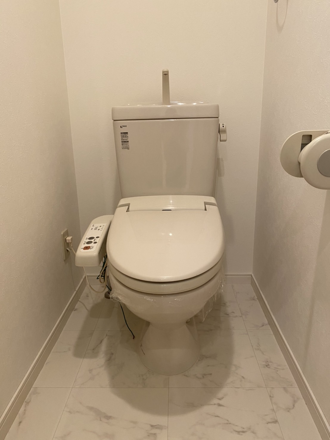 トイレ　温水洗浄便座