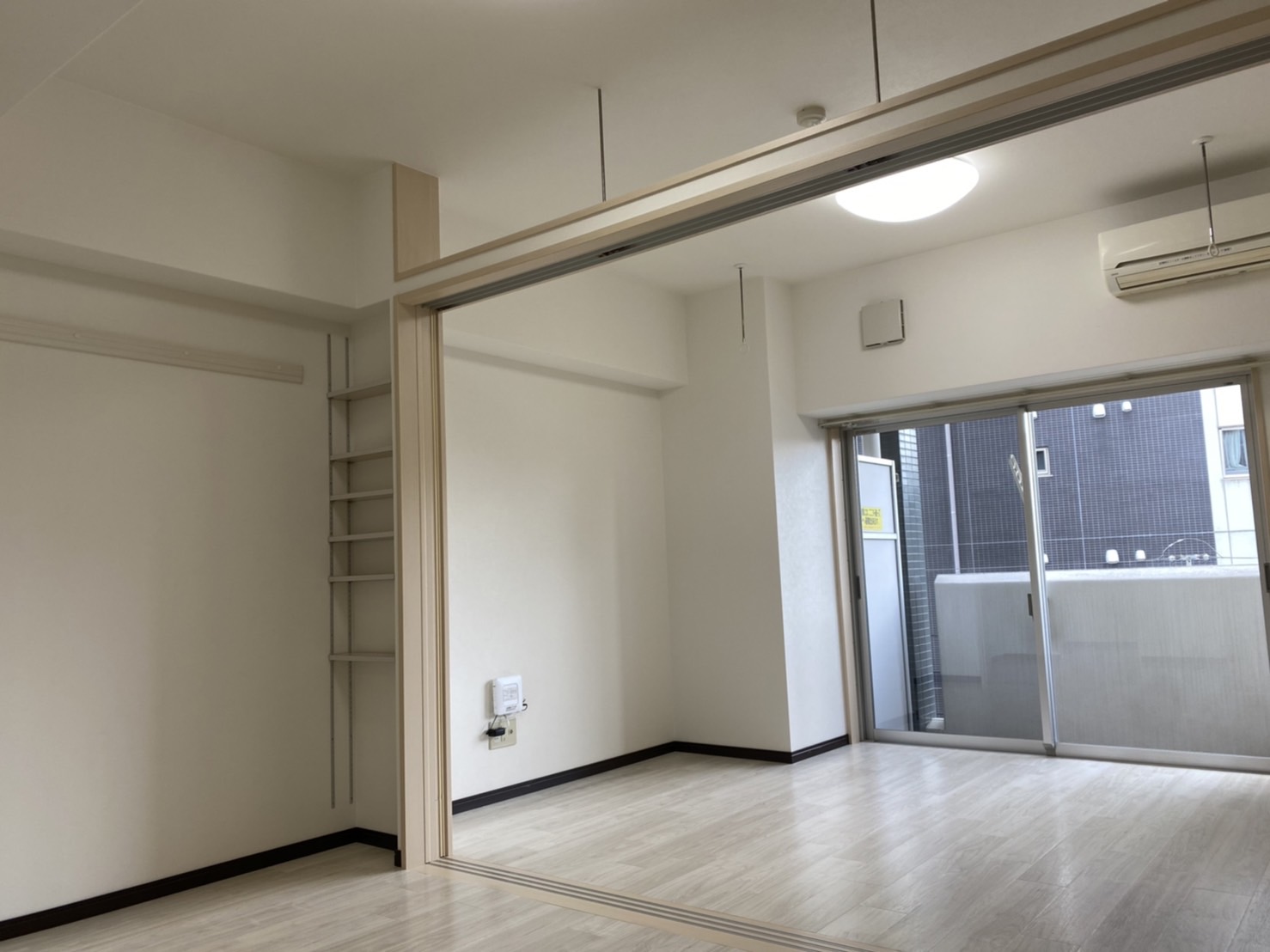 居室・リビング　白を基調とした明るいお部屋です