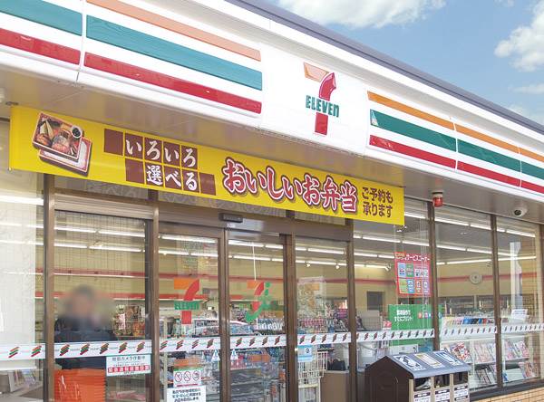 コンビニ　セブンイレブン観音新町店（コンビニ）まで382m