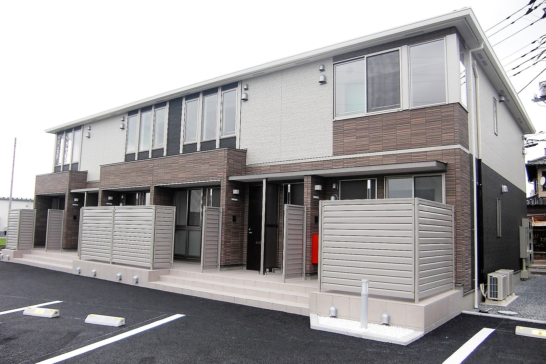 建物外観　スーパーまで徒歩圏内！単身者向け1LDKです。