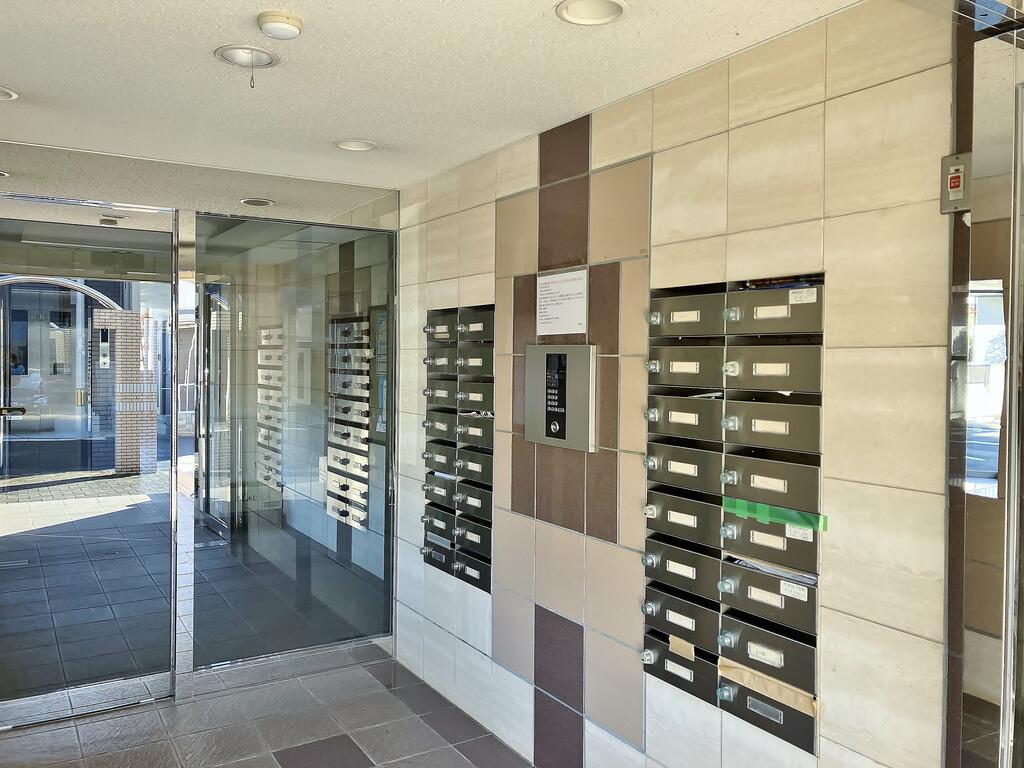 エントランス　エントランスホール　オートロック　集合ポスト