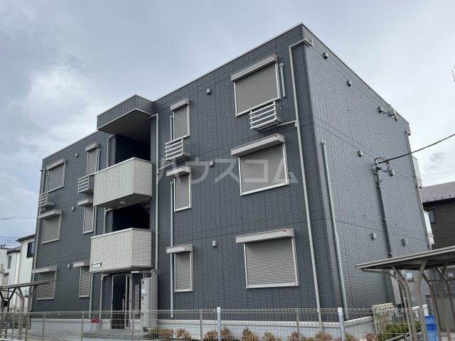 越谷市蒲生南町のアパートの建物外観