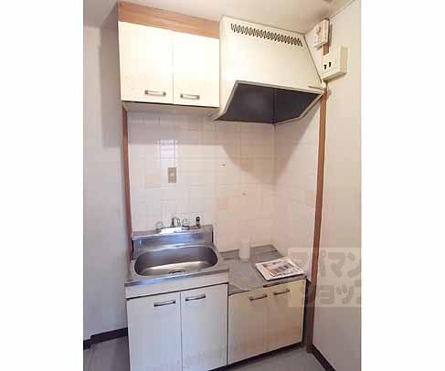 キッチン　上下に収納があります