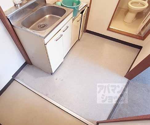 玄関　玄関とキッチンスペース