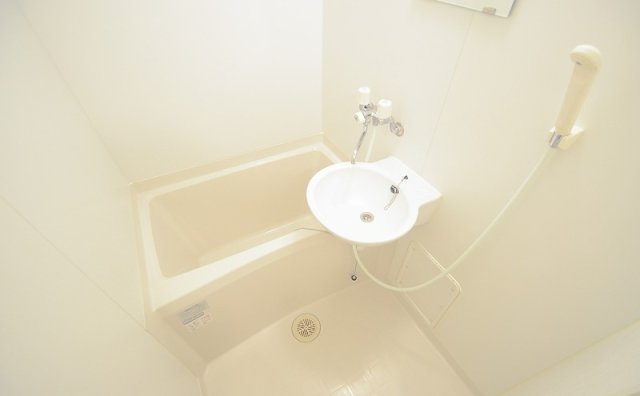 バス・シャワールーム　同物件別号室です。