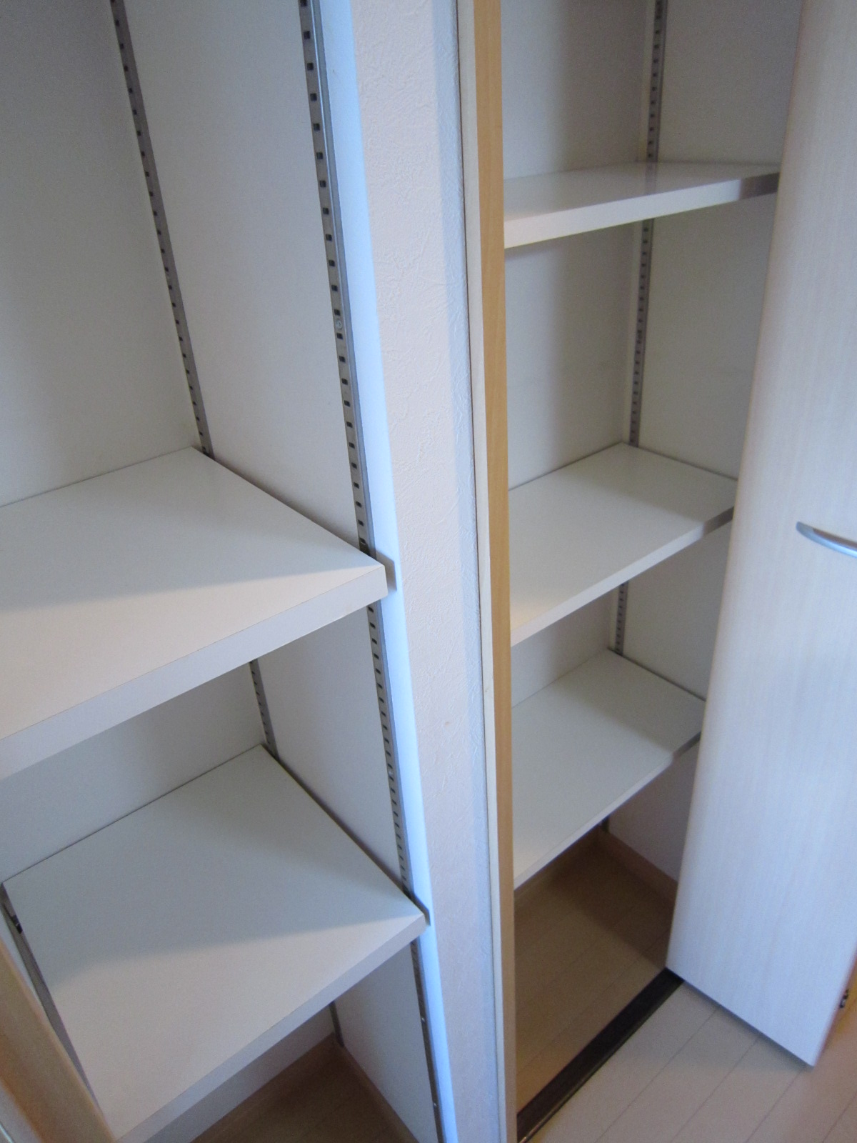 その他　廊下収納棚♪
