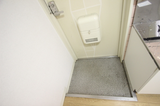 玄関　※別部屋の写真です
