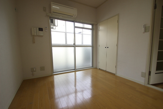 居室・リビング　※別部屋の写真です