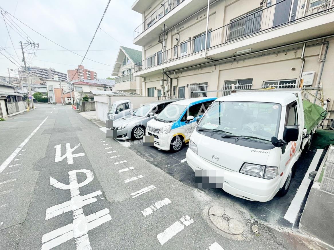 【サクラレジデンスの駐車場】