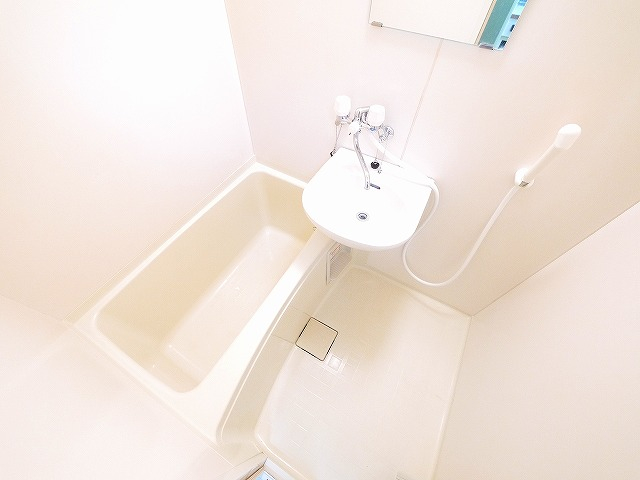 バス・シャワールーム　落ち着いた空間のお風呂です