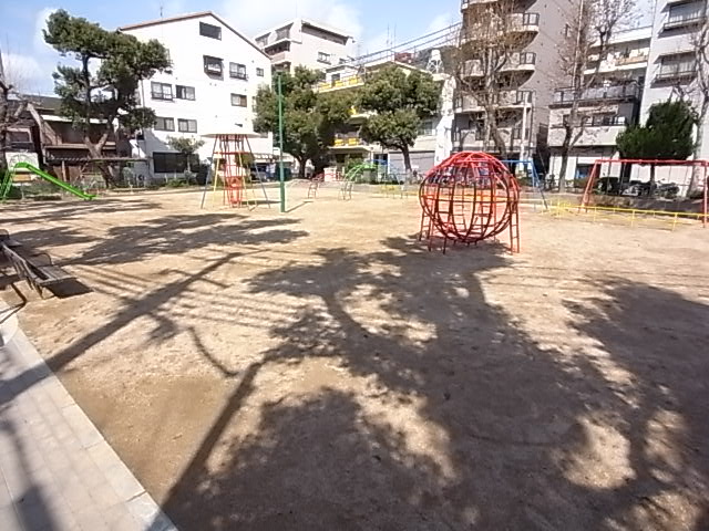 【スワンズコート新神戸の公園】