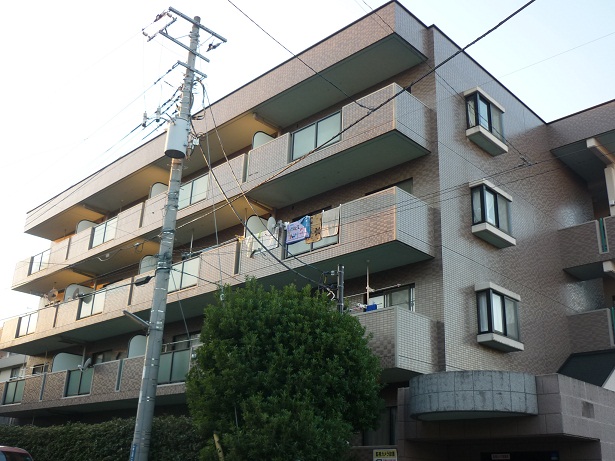 横浜市都筑区東山田のマンションの建物外観